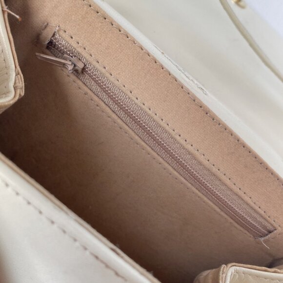 White/Cream Retro-Style Shoulder Bag with Adjustable Strap - Picture 8 of 10